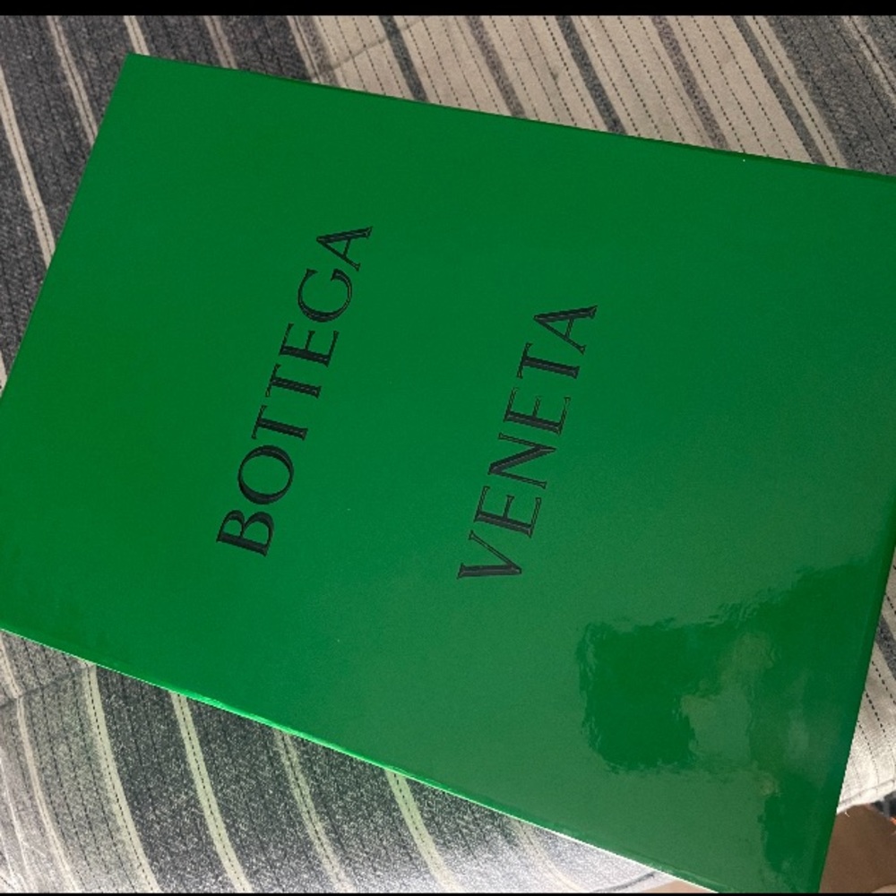 Authentic bv board red bottega sandals In red.